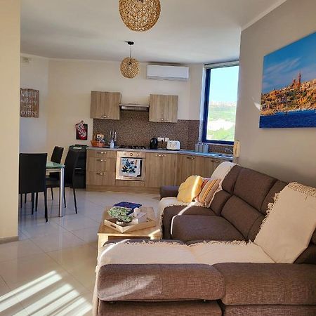 Ir-Rixa Holiday Penthouse Għajnsielem Exteriör bild